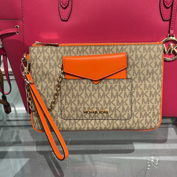 MICHAEL KORS JET SET ITEM LG 2 in 1 CARD CASE & WRISTLET
Poppy 
NWT - Picture 9 of 16